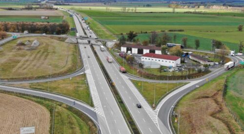 Węzeł Kostomłoty na autostradzie A4 widziany z lotu ptaka.