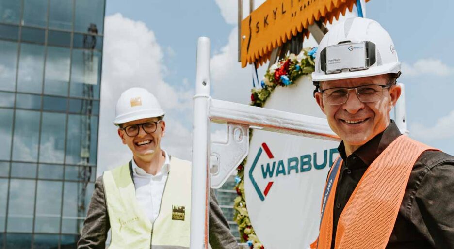 Piotr Pikuła, dyrektor kontraktu z Warbud SA, oraz Szymon Zduńczyk, członek zarządu i dyrektor zarządzający Karimpol Polska Sp. z o.o.