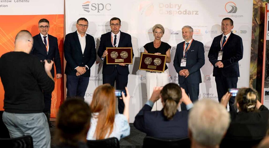 Laureaci programu Dobry Gospodarz z organizatorami z SPC