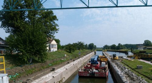 Remont śluzy Kąty Opolskie – prace w osuszonej komorze