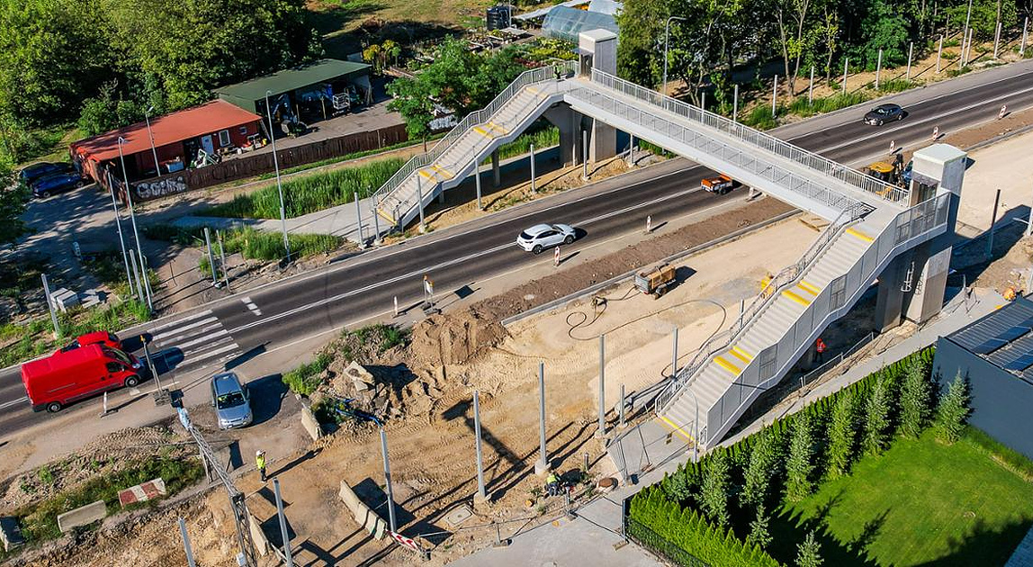 Nowa kładka dla pieszych w Olkuszu nad drogą krajową nr 94