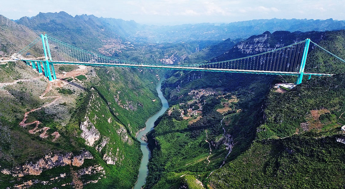 Widok Wielkiego Kanionu i mostu Huajiang
