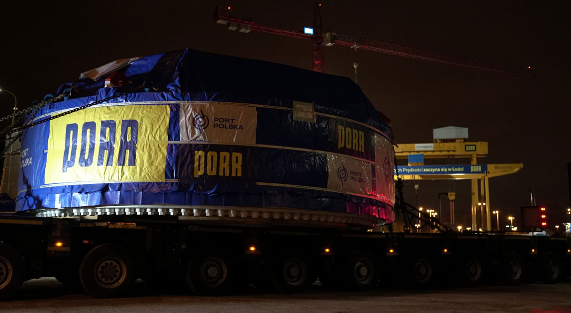 Transport głównego napędu TBM do komory startowej tunelu KDP w Łodzi