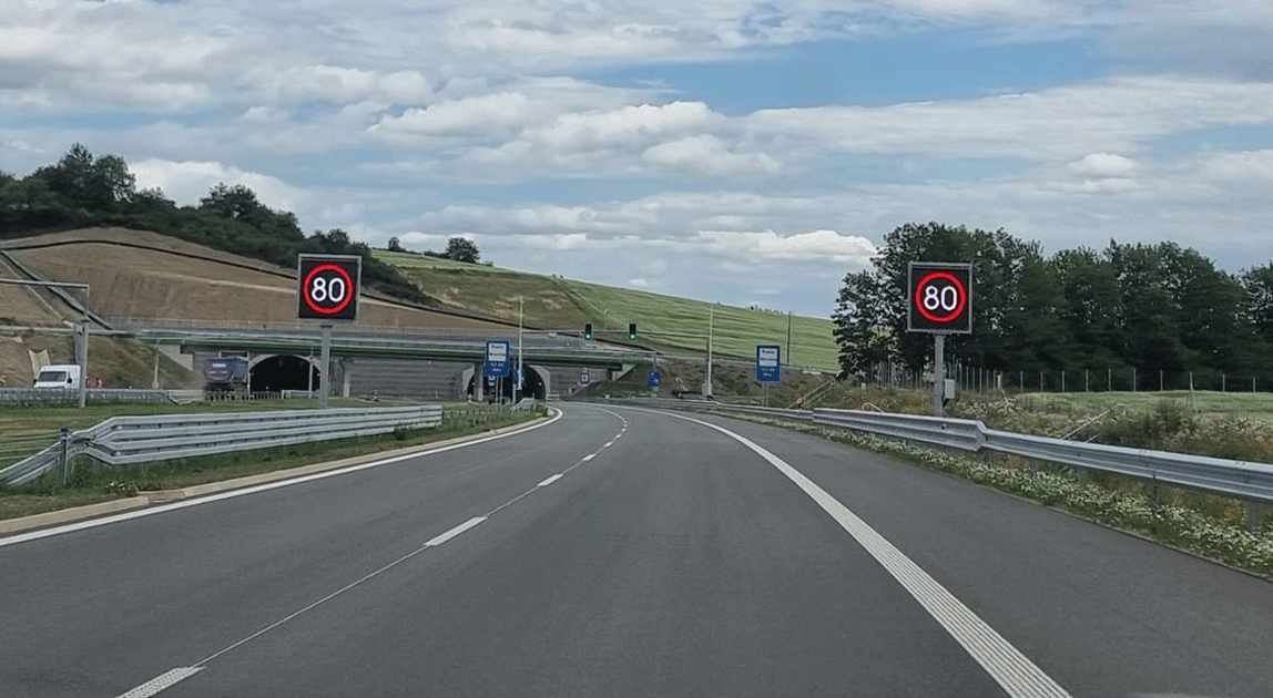 Droga ekspresowa S3 przed wjazdem do tunelu na odcinku Bolków – Kamienna Góra Północ