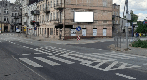 Skrzyżowanie DK72 i DW704 w Brzezinach przed rozpoczęciem przebudowy