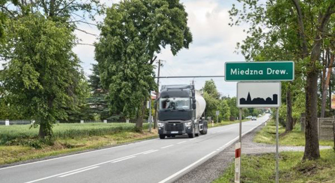 Droga wojewódzka nr 726 w Miedznej Drewnianej przed budową obwodnicy