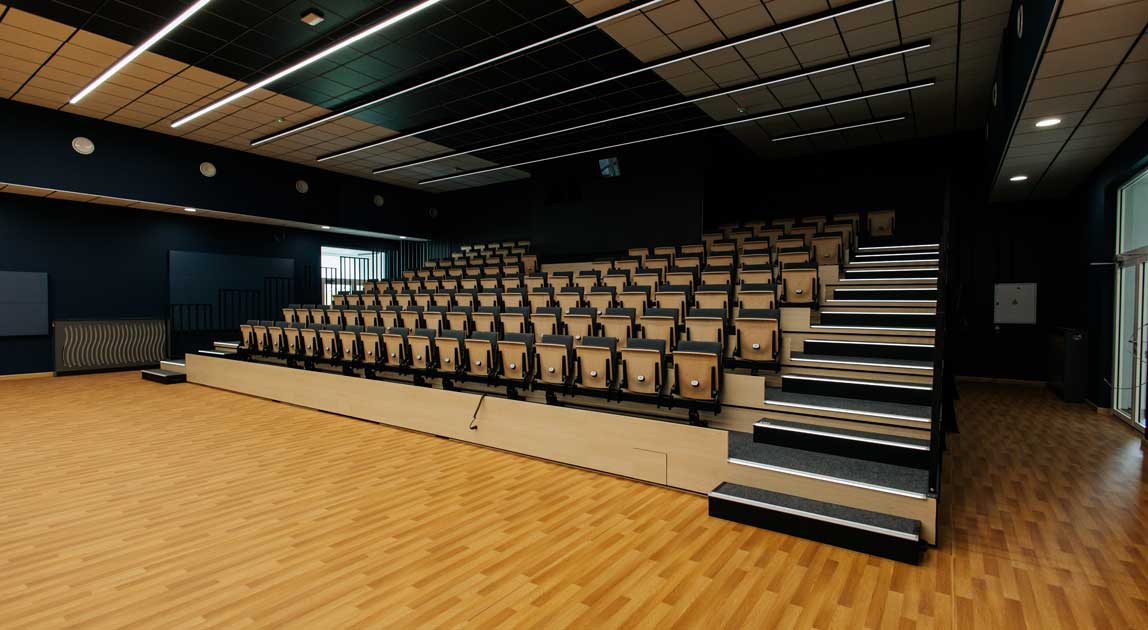 Sala teatralna w kompleksie edukacyjnym w Maszewie