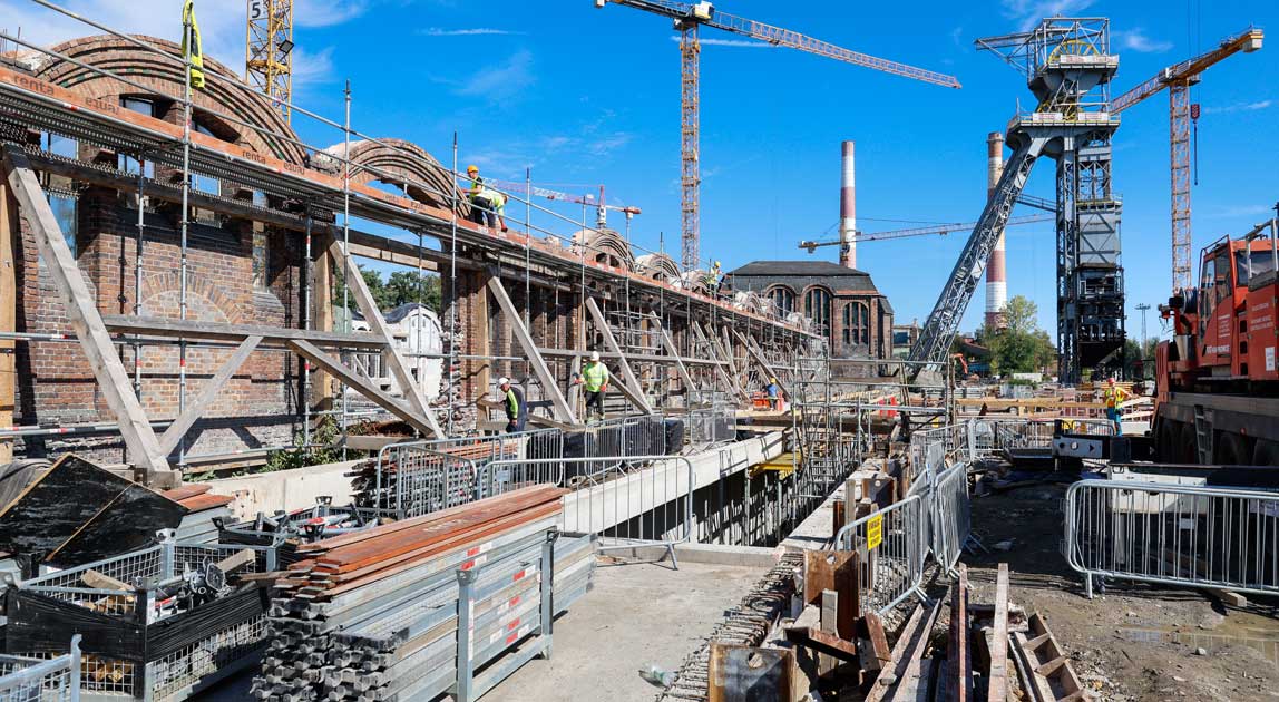 Rewitalizacja szybu Pułaski – prace przy zabytkowej wieży wyciągowej dawnej kopalni Wieczorek