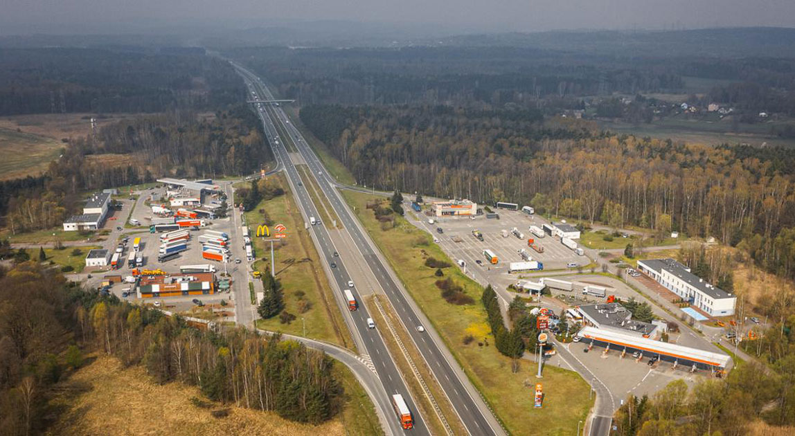 Widok z lotu ptaka na autostradę A4 oraz MOP Kępnica i Zastawie w Jaworznie