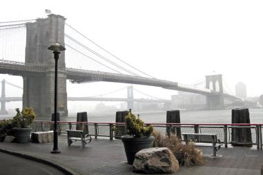 Brooklyn Bridge, w tle Manhattan Brdige