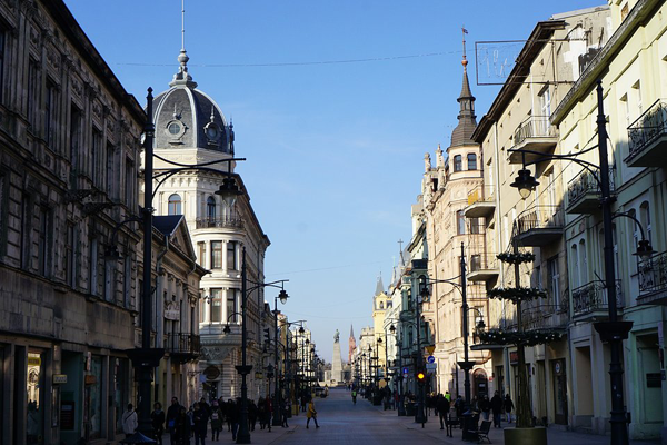 Ulica Piotrkowska w Łodzi - jedna z najdłuższych ulic handlowych w Europie